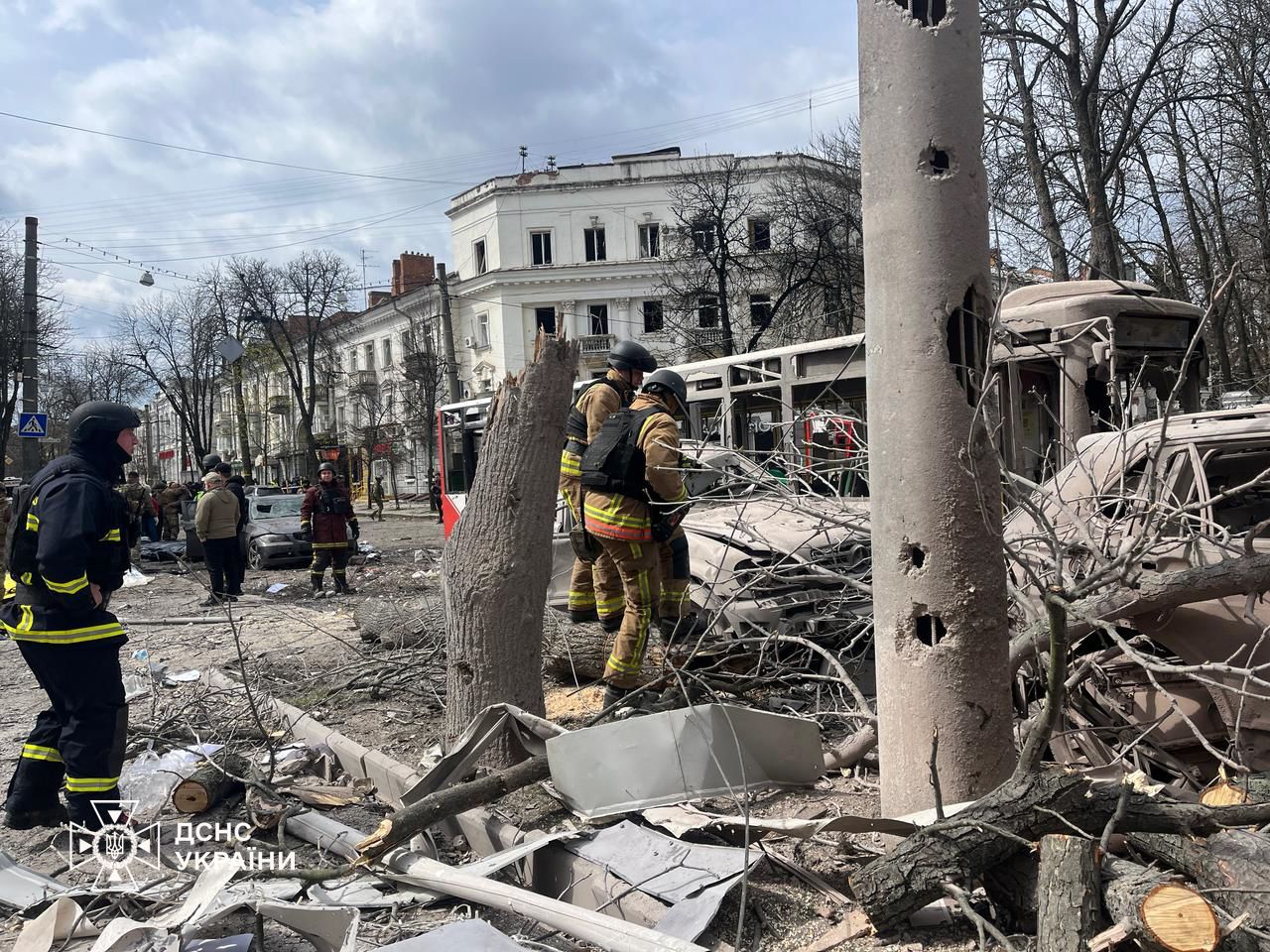 Зображення посту: Росіяни вдарили балістикою по центру Сум: 35 людей загинули, серед них — дві дитини