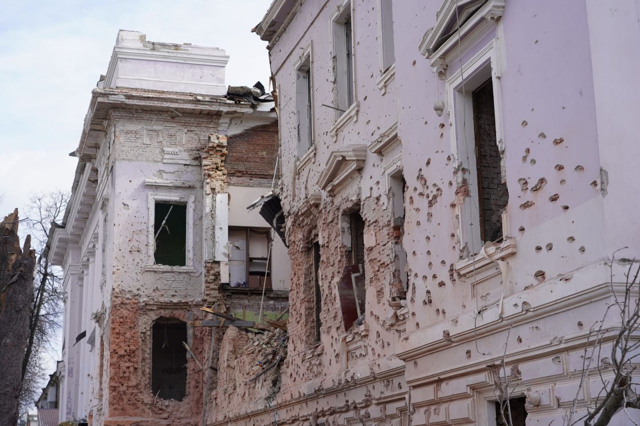 Зображення посту: Росіяни вдарили балістикою по центру Сум: 35 людей загинули, серед них — дві дитини