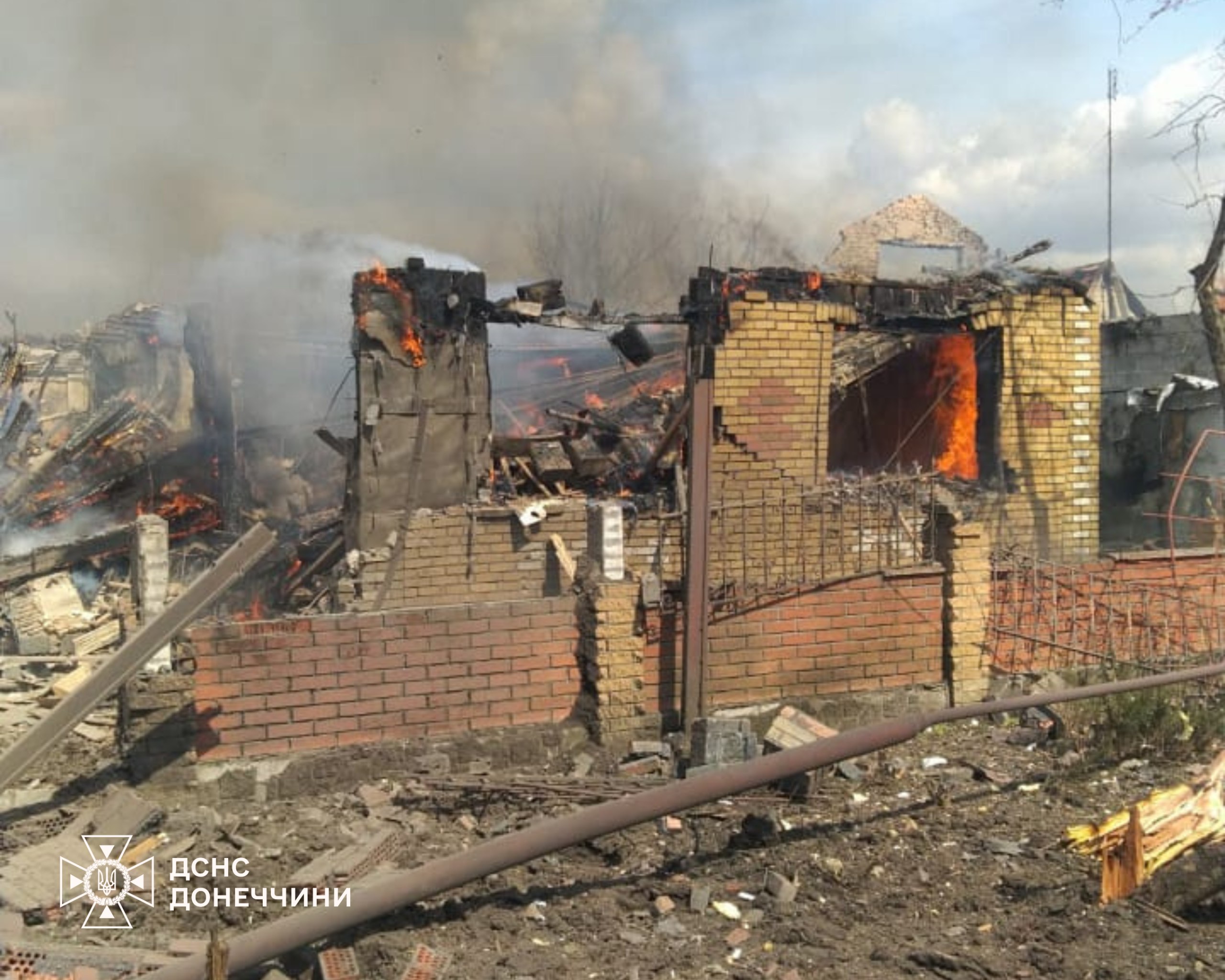 Зображення посту: Росіяни зруйнували авіабомбою 21 будинок в Покровському районі