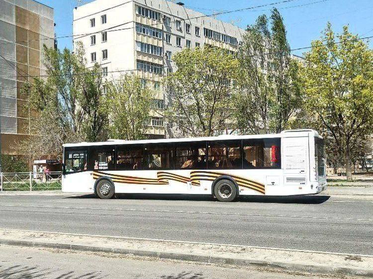 Зображення посту: Окупанти розмістили білборди про «перемогу» на тлі зруйнованого Бахмута