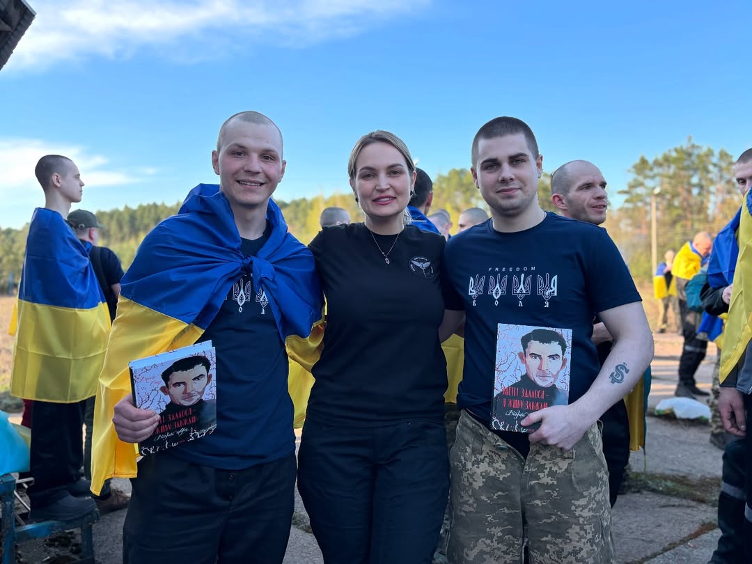 Стаття: «Не може повірити, що він вдома». Захисника Маріуполя Дмитра Чорного повернули з полону після трьох років неволі