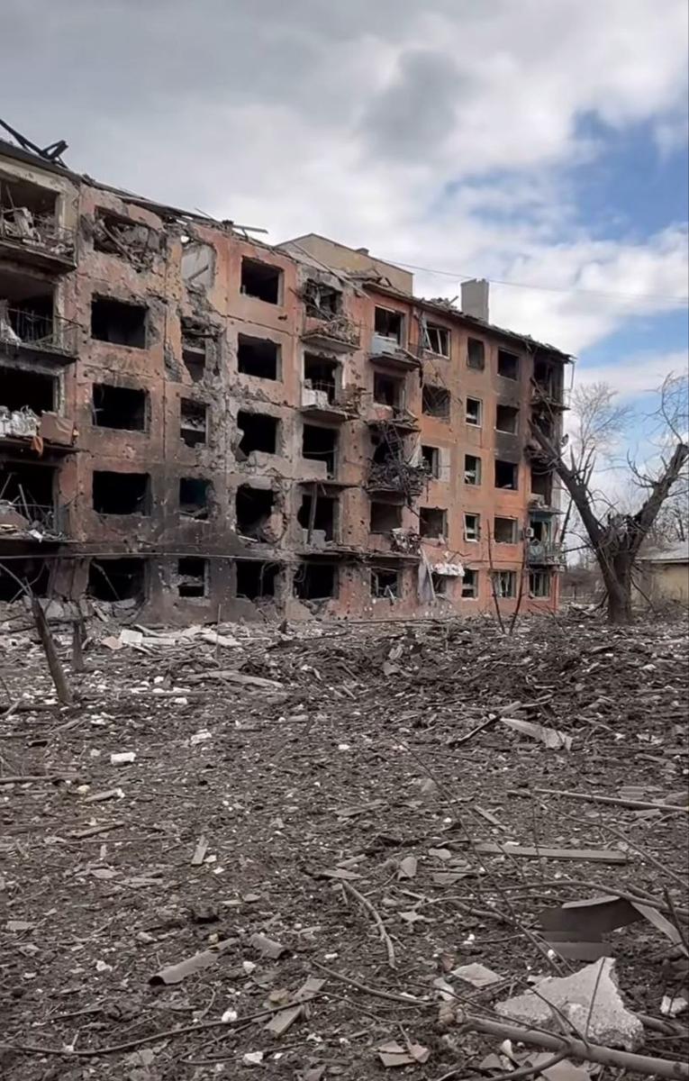 Зображення посту: Під час виїзду по них поцілили дрони. Волонтер Денис Христов показав евакуацію з Покровська