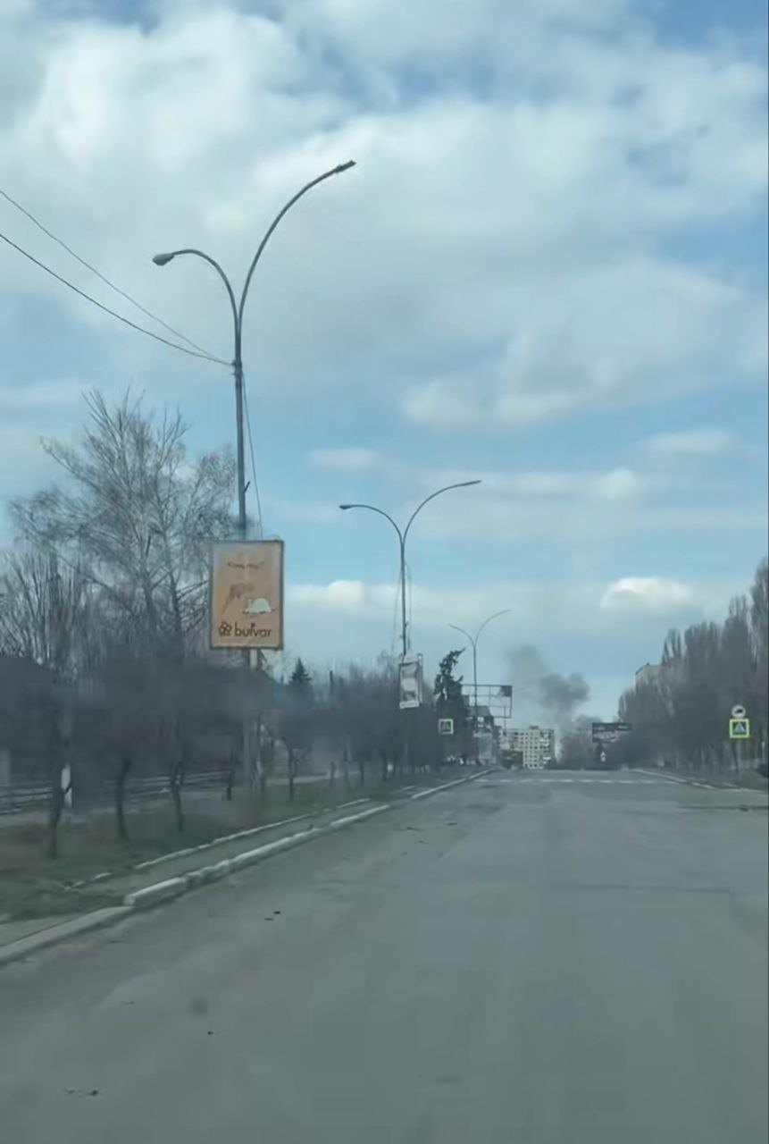 Зображення посту: Під час виїзду по них поцілили дрони. Волонтер Денис Христов показав евакуацію з Покровська