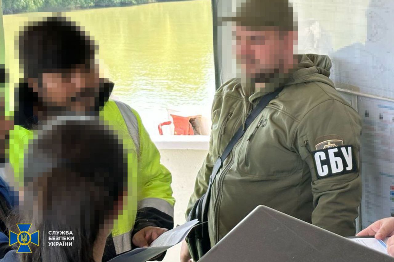 Стаття: У Чорному морі арештували іноземне судно, яке незаконно вивозило українське зерно з окупації