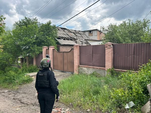 Зображення посту: Окупанти пошкодили обстрілом «пункт незламності» в Покровському районі та колію в Костянтинівці