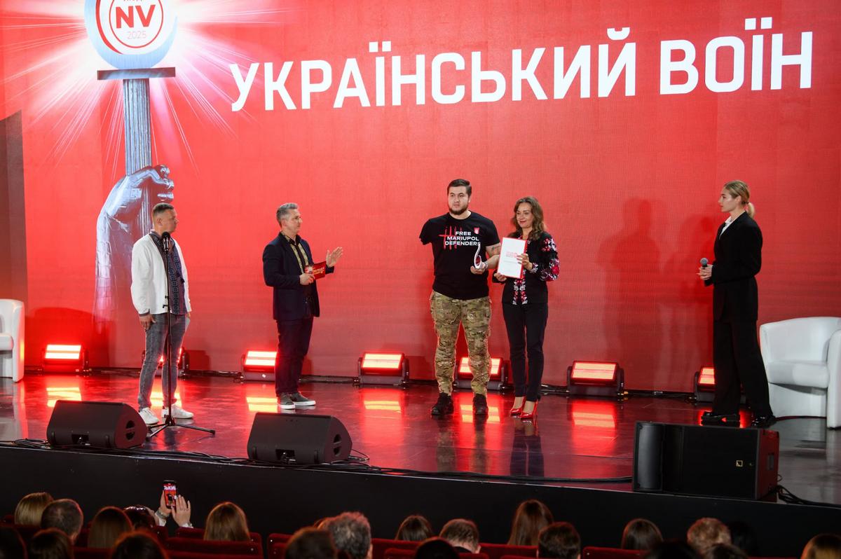 Стаття: Захисник Маріуполя Роман Городенський отримав нагороду «Люди NV»