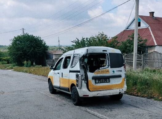 Стаття: Окупанти вдарили по автівці та відділенню «Укрпошти» на Запоріжжі та Донеччині: двоє працівників поранені