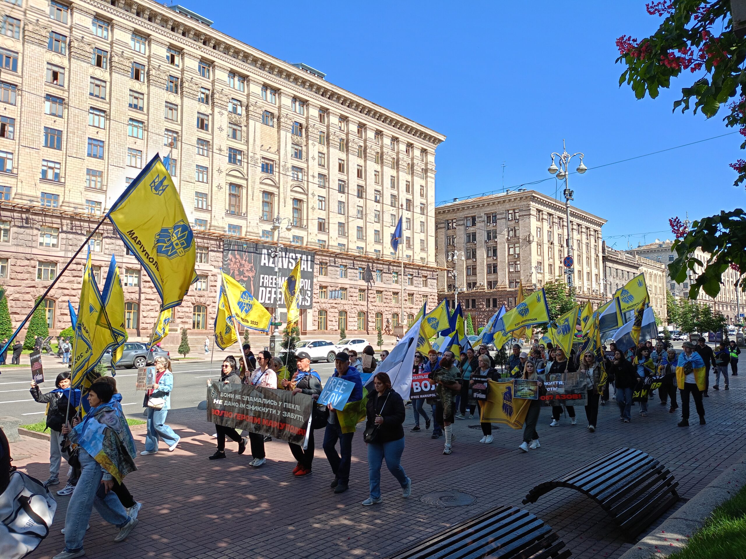 Зображення посту: Треті роковини полону. У Києві рідні захисників Маріуполя провели ходу