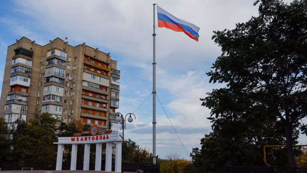 Стаття: У Мелітополі окупанти чіпляються до жінок, бо відчуваються безкарність