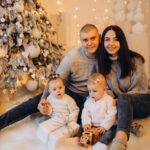 Зображення посту: «Щоб тато жив у їхній пам’яті». Дружина загиблого прикордонника Артема Гуртового зберігає його історію для доньок-близнючок