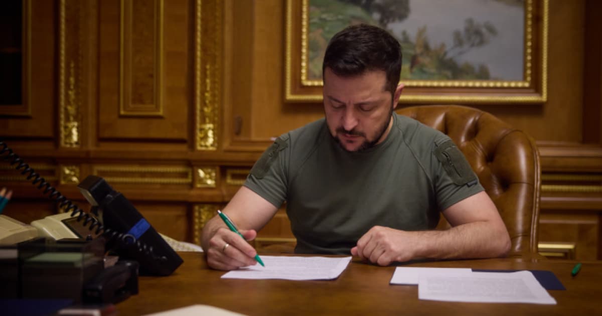 Стаття: «Україна є демократією»: Зеленський підписав закон щодо повернення повноважень НАБУ та САП