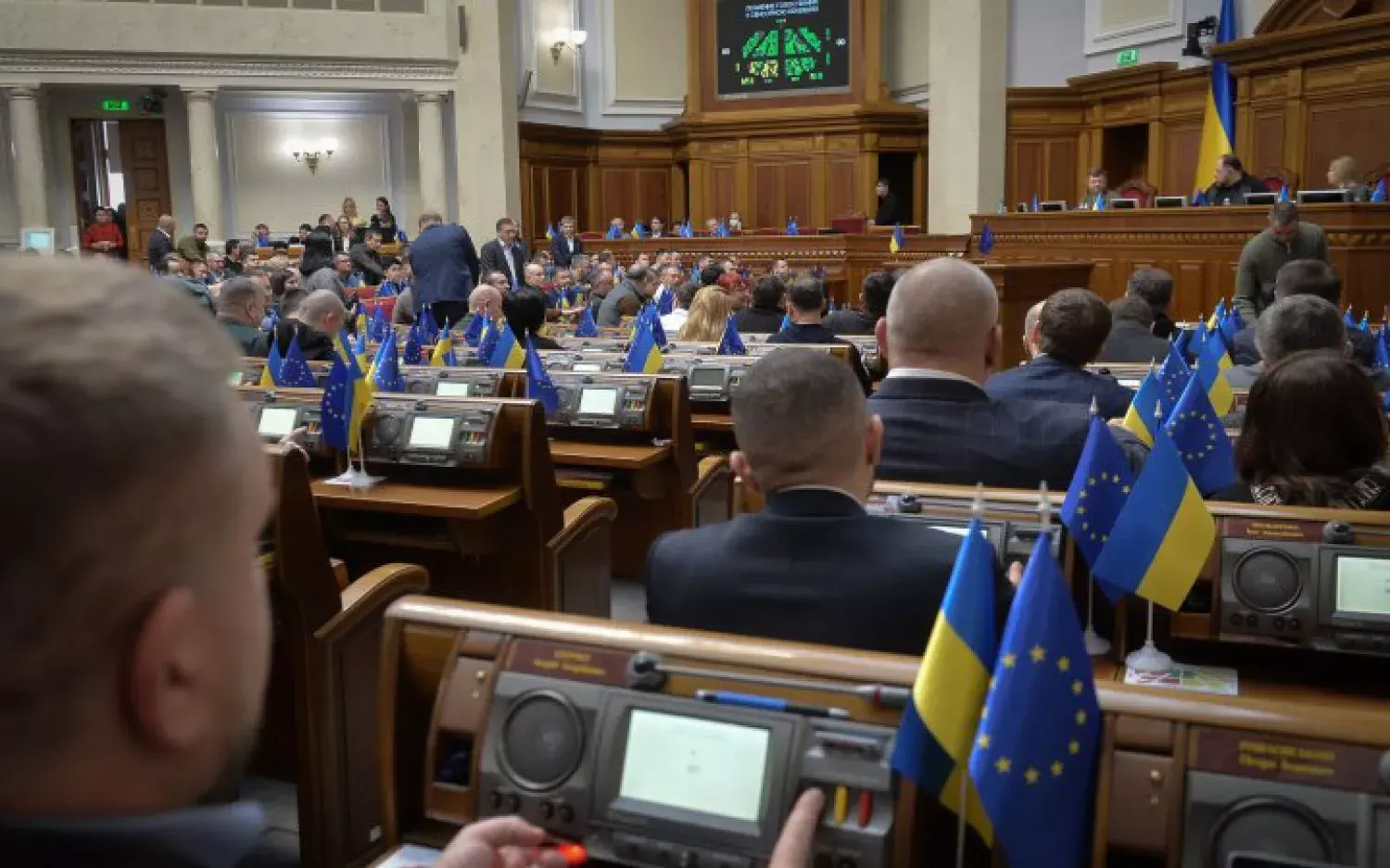 Стаття: 48 нардепів зареєстрували законопроєкт для відновлення незалежності НАБУ та САП