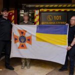 Зображення посту: Розвідник ГУР знайшов прапор ДСНС у схованці на Донеччині та повернув його рятувальникам