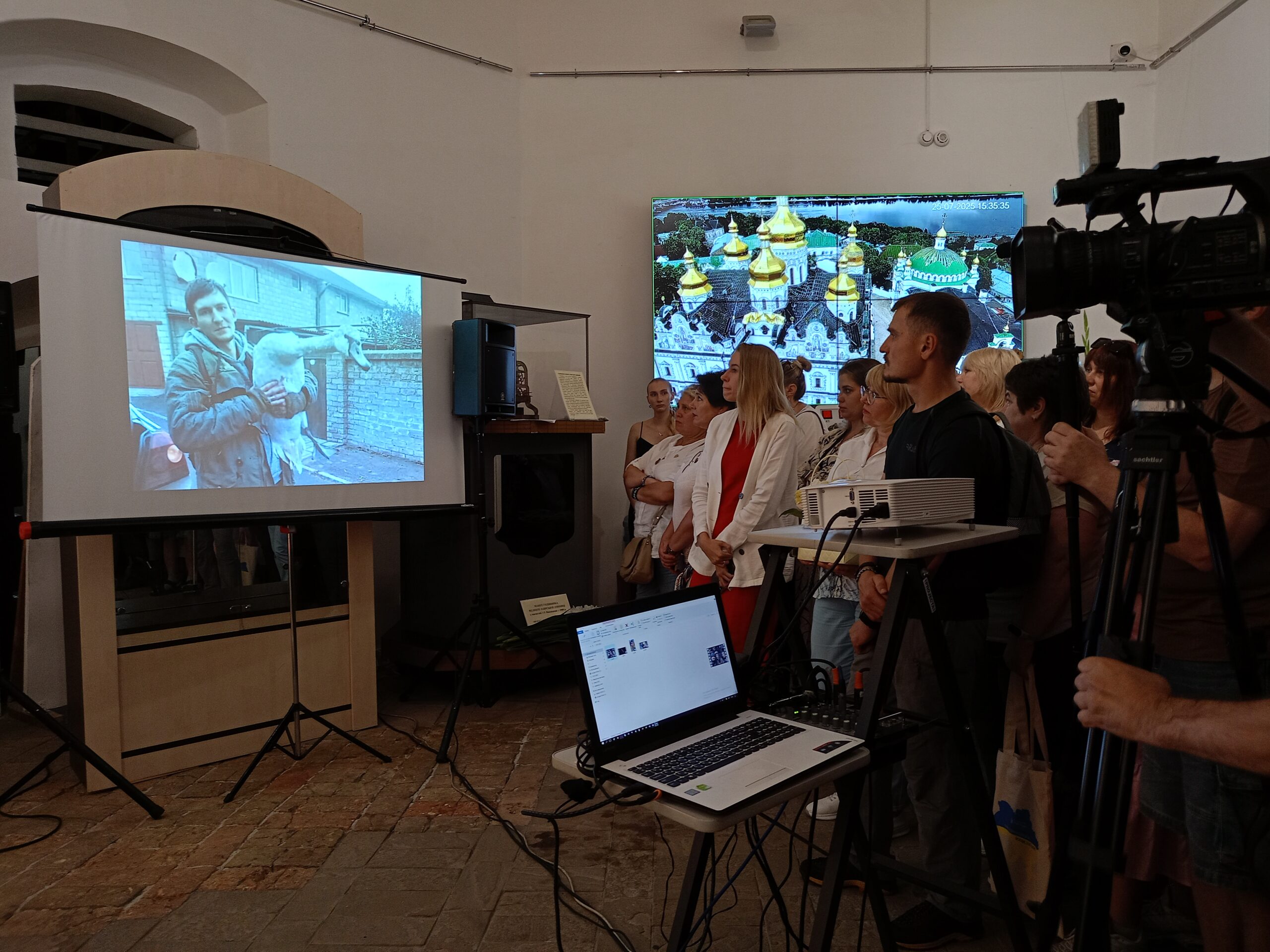 Зображення посту: «Трансформувати біль»: мама загиблого азовця відкрила виставку картин у Києві