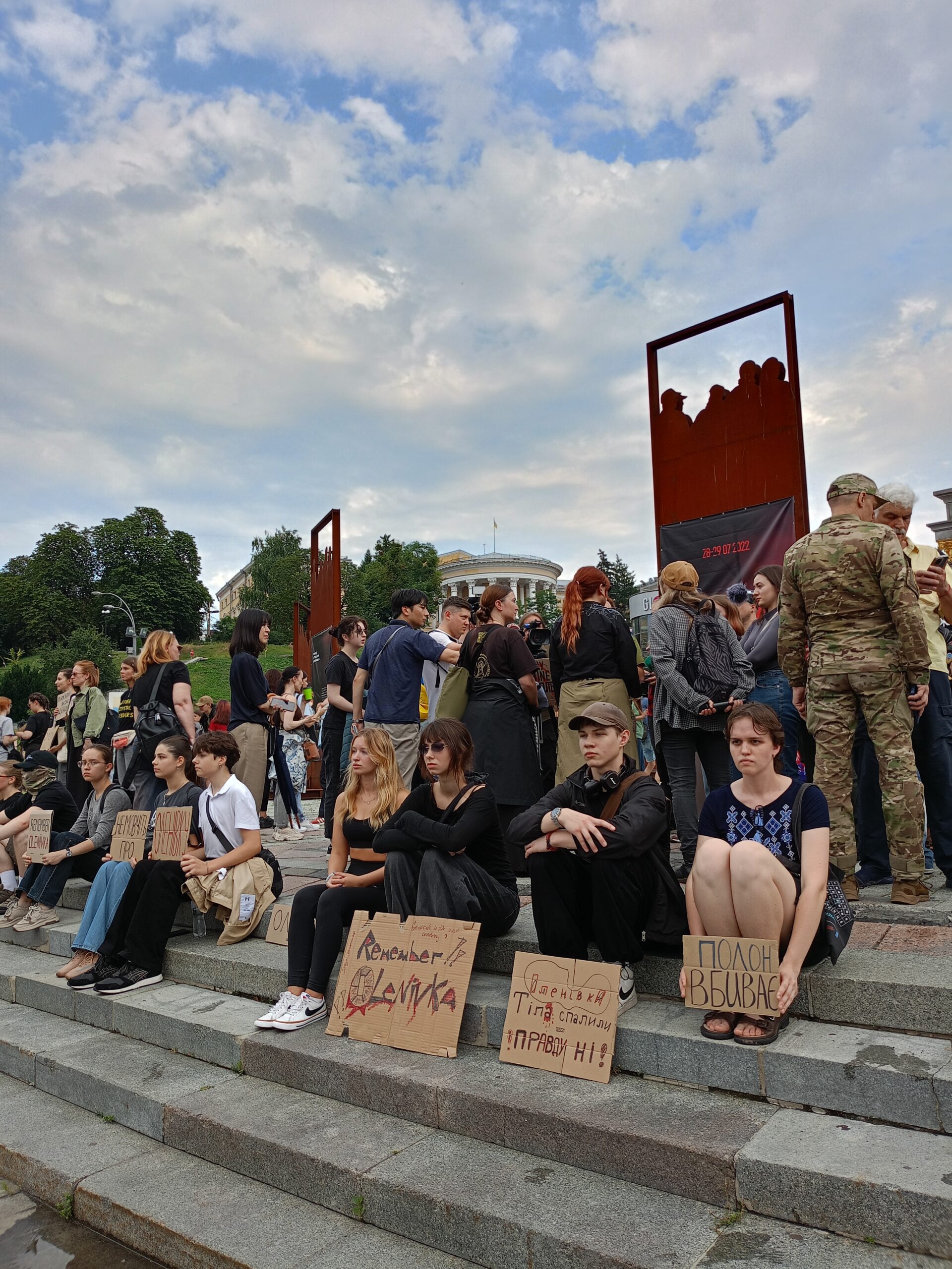 Зображення посту: У Києві вшанували памʼять загиблих під час теракту в Оленівці