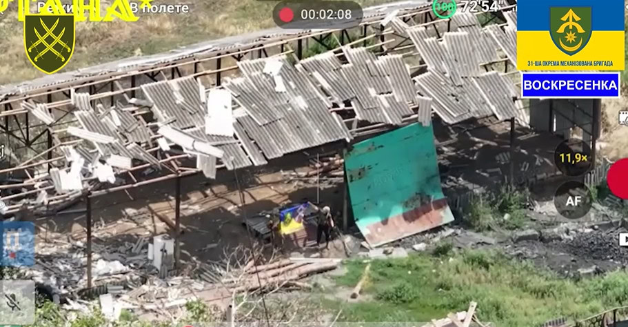 Стаття: Українські військові встановили бойові прапори у Воскресенці та Ялті на Донеччині
