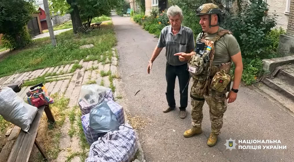 Зображення посту: «Білі янголи» евакуювали жителів Покровська і Родинського під обстрілами дронів