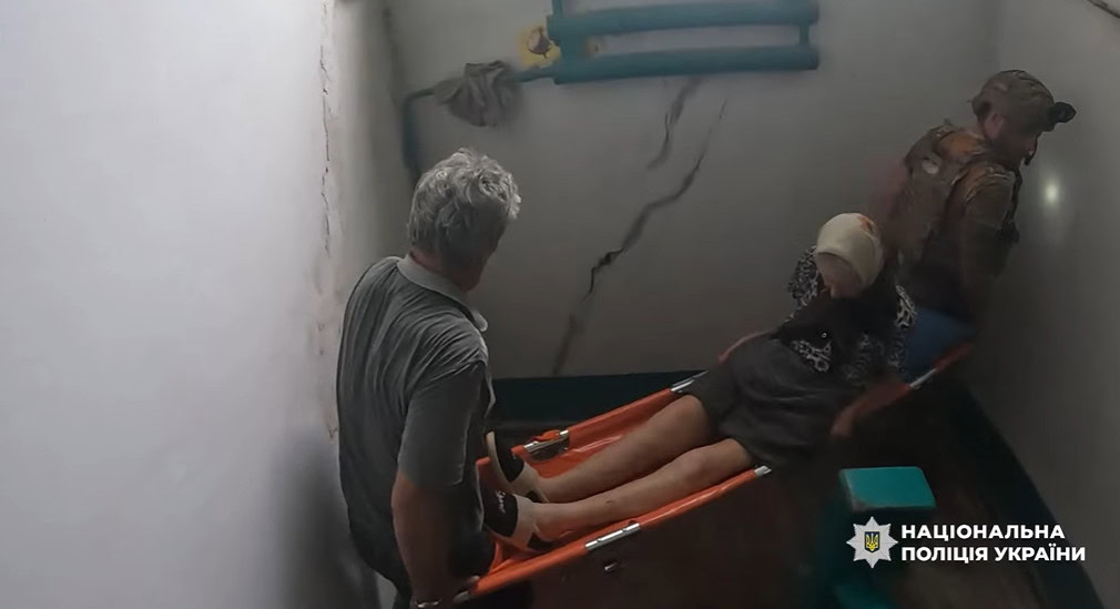 Зображення посту: «Білі янголи» евакуювали жителів Покровська і Родинського під обстрілами дронів
