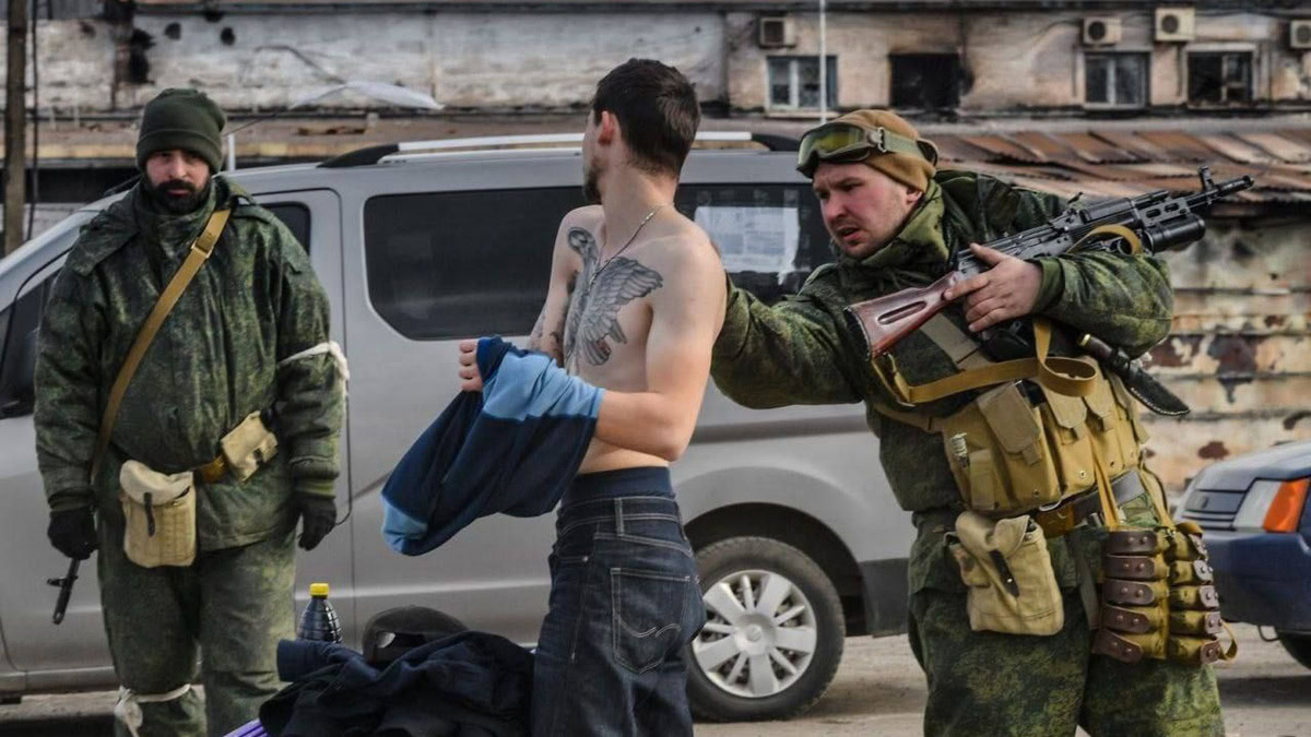 Стаття: Чотирьох правоохоронців підозрюють в організації фільтраційних заходів в окупованому Маріуполі