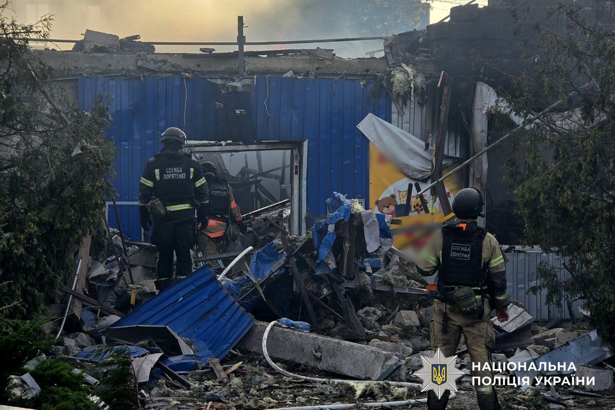 Зображення посту: Росія атакувала торговий центр у Добропіллі: троє людей загинули