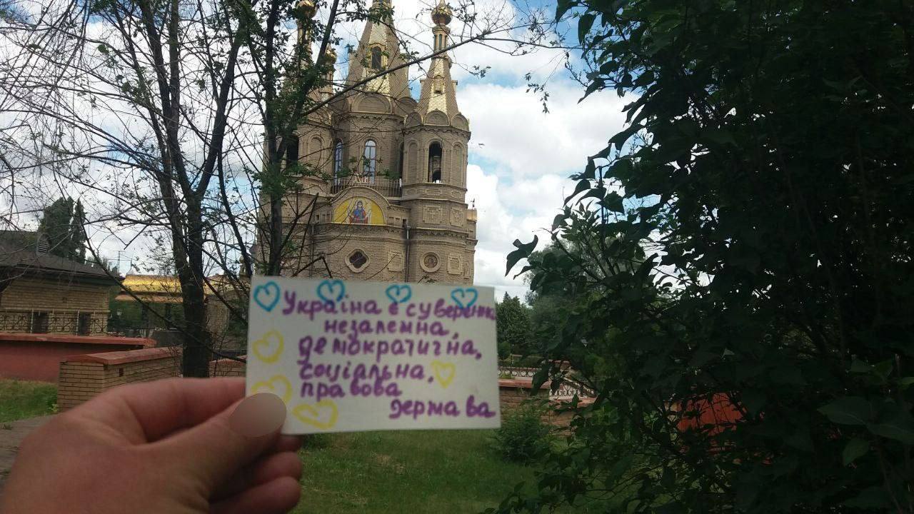 Стаття: «Спротив триває»: жовті стрічки з’явилися у тимчасово окупованих Донецьку, Луганську та Перевальську