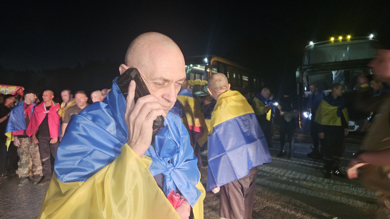 Зображення посту: В Україну з полону повернувся останній із захисників острова Зміїний —  Україна провела девʼятий етап обміну