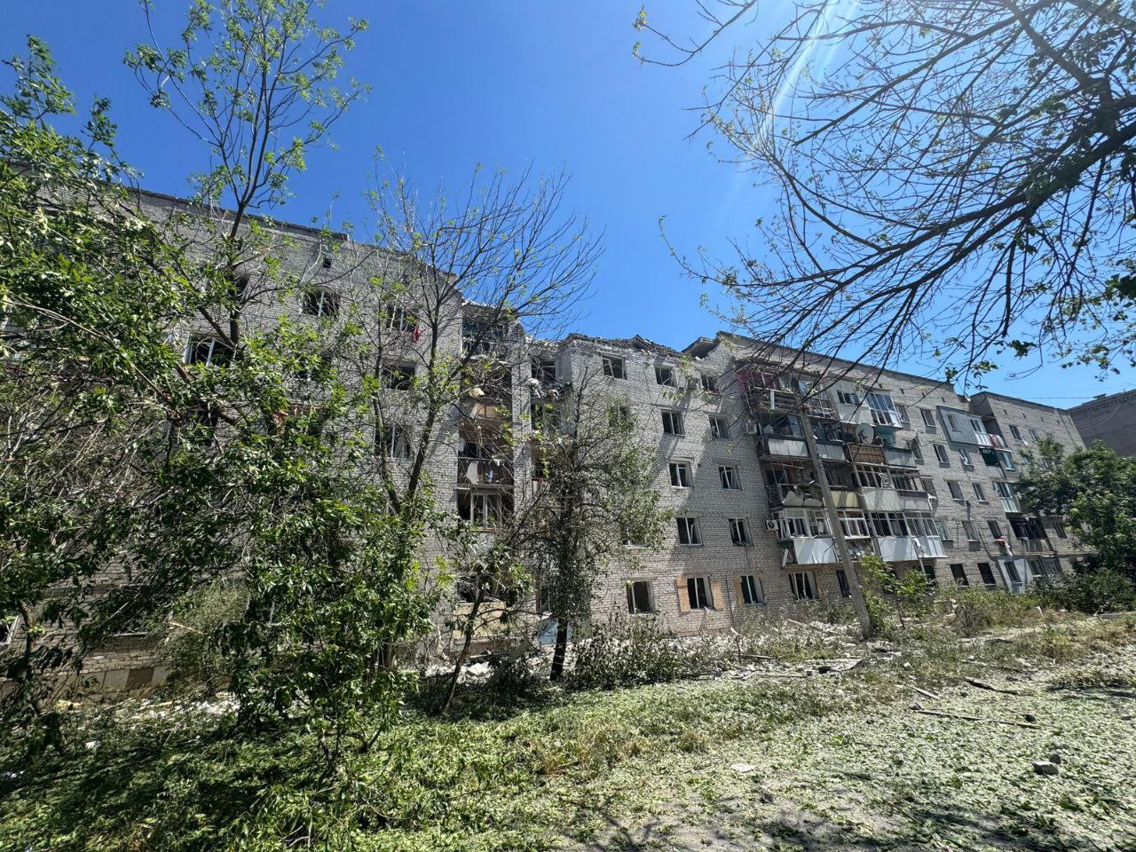 Стаття: Окупанти атакували Костянтинівку трьома авіабомбами: загинуло двоє жінок