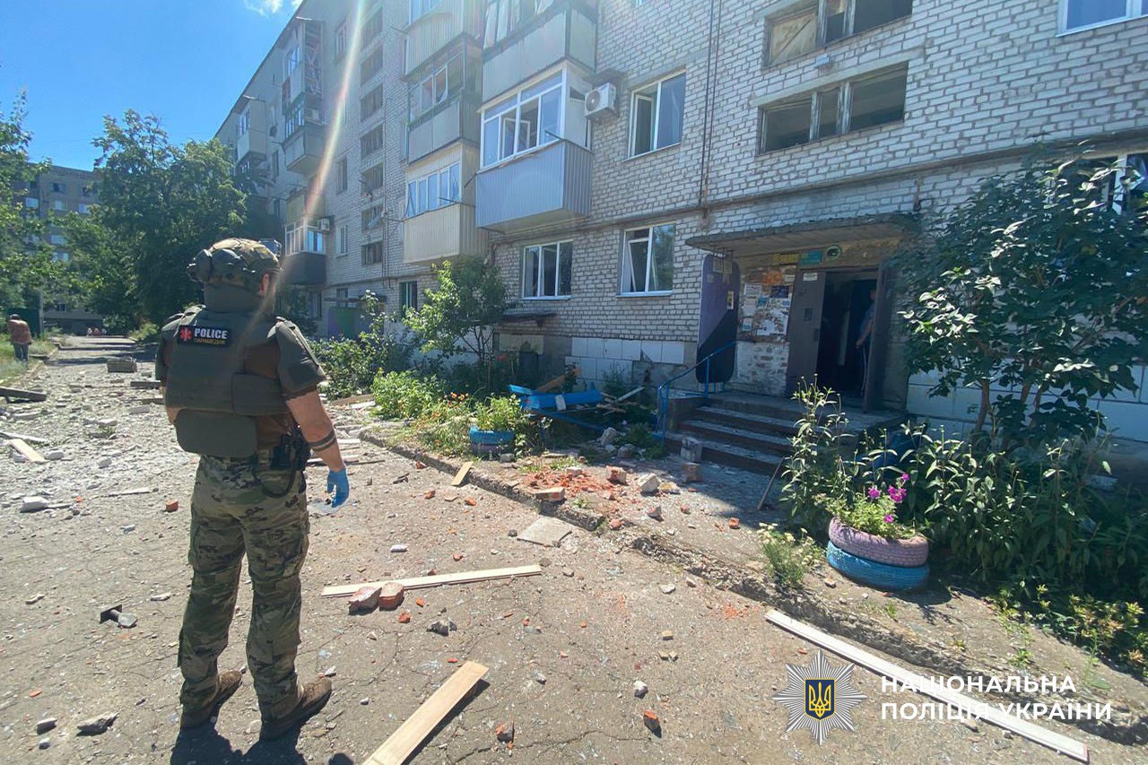 Зображення посту: Окупанти атакували Костянтинівку трьома авіабомбами: загинуло двоє жінок