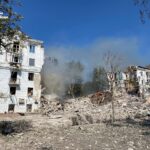 Зображення посту: У Краматорську росіяни обстрілом зруйнували п’ятиповерхівку: одна людина загинула, ще 11 поранені