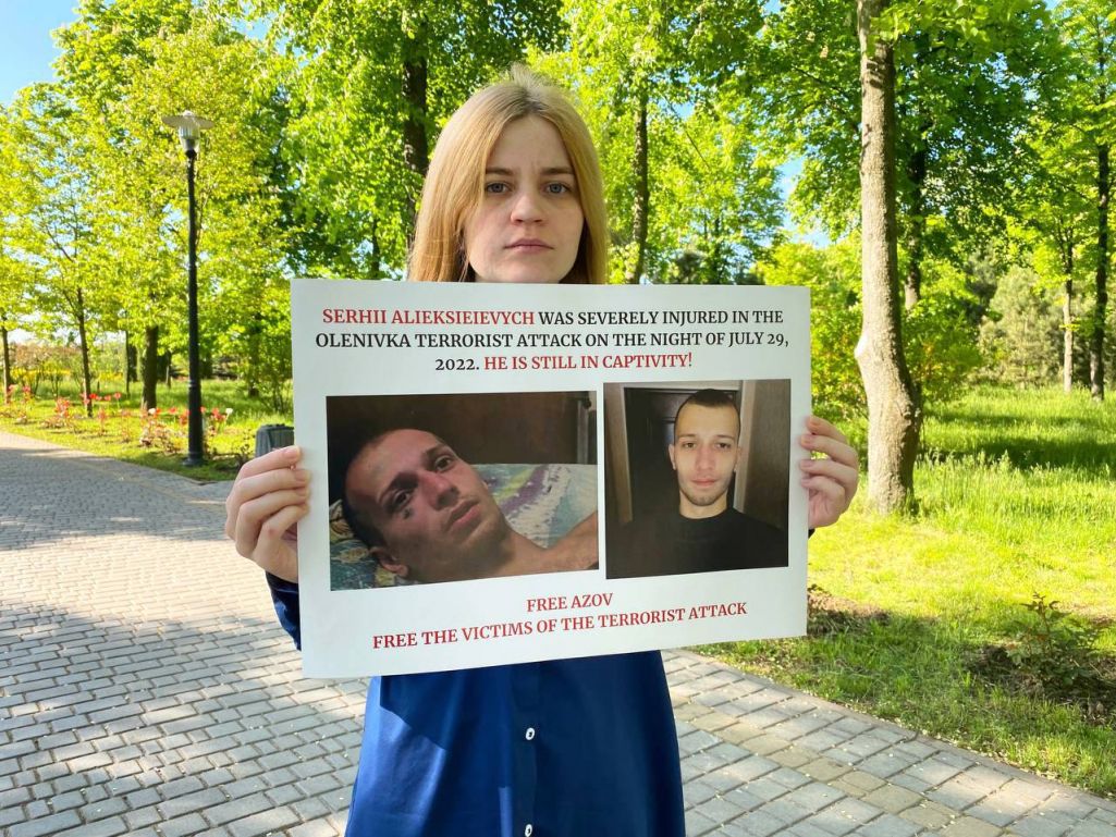 Зображення посту: «Наче декорації»: родини загиблих в Оленівці не вірять міжнародним організаціям