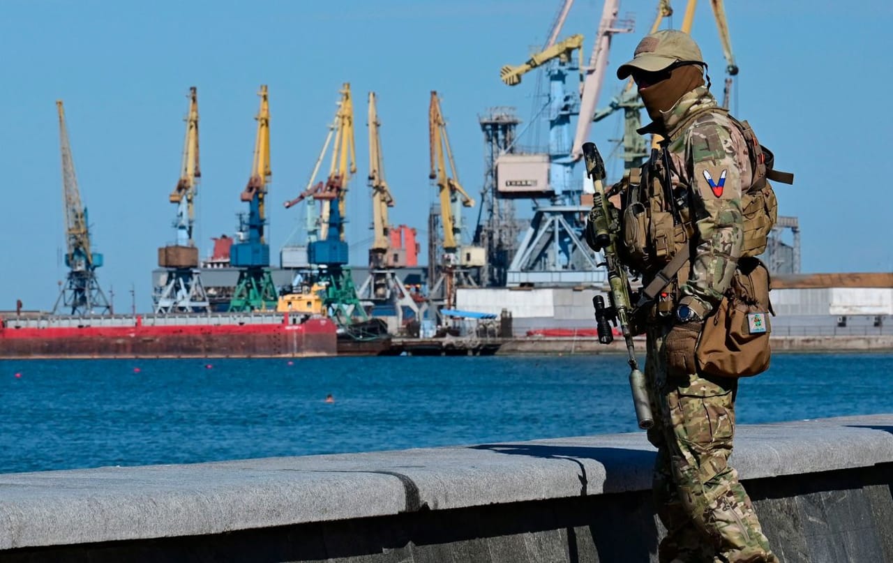 Стаття: У Бердянську пролунали вибухи — ймовірне влучання по базі окупантів