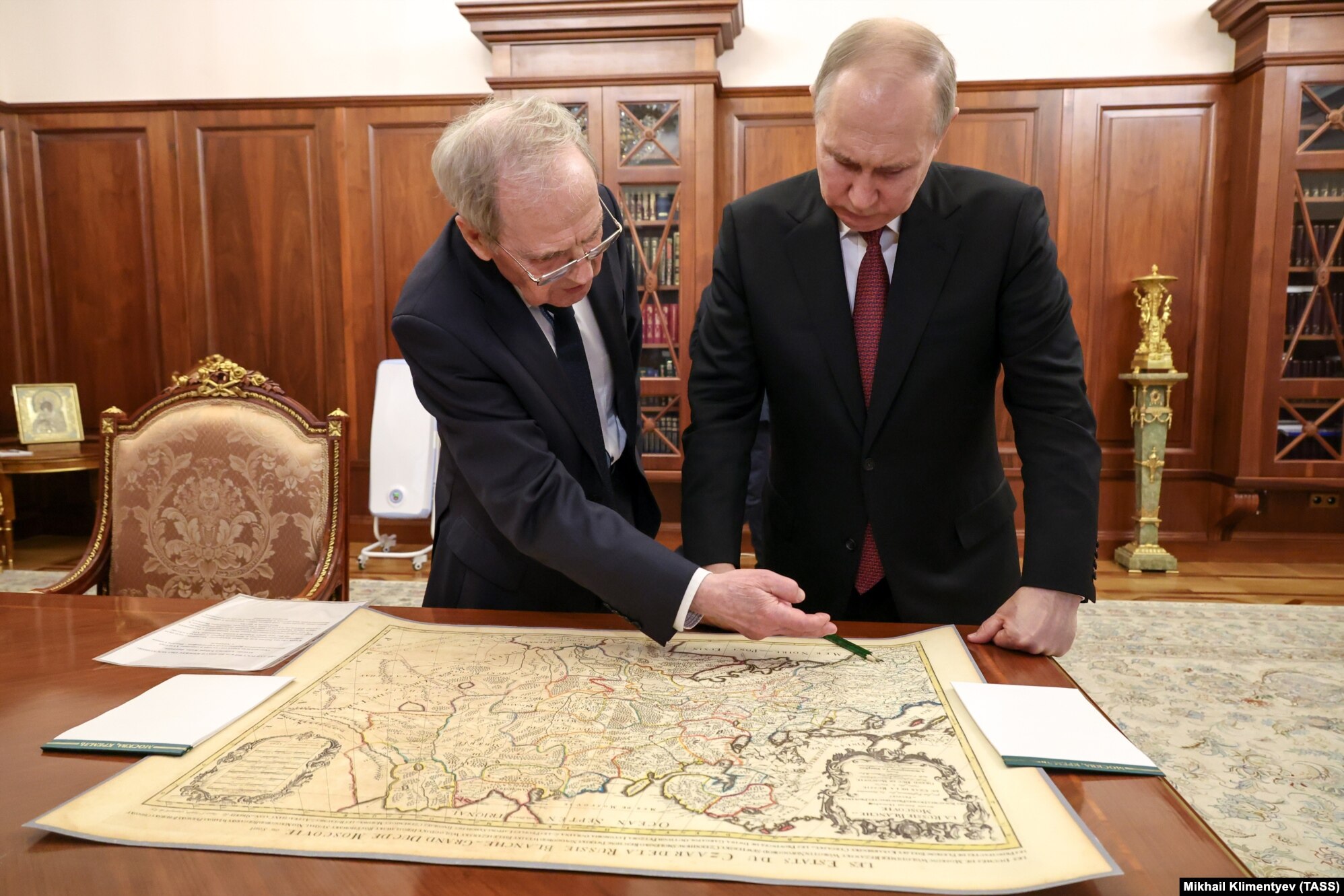 Стаття: Путін готує «історичні карти» для Трампа, щоб виправдати агресію проти України