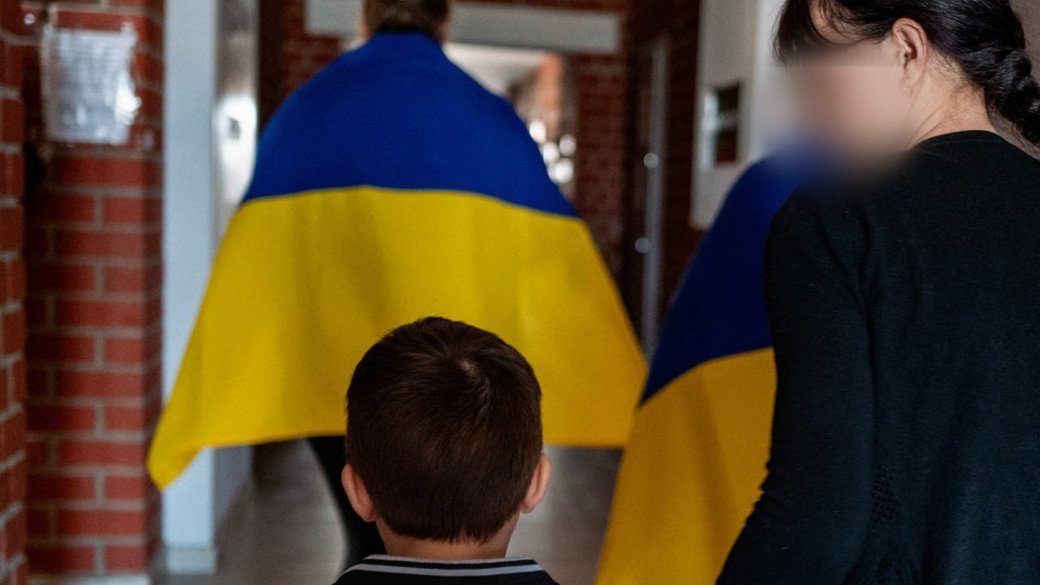 Стаття: Україна повернула ще 12 дітей, батьків яких катували та переслідували в окупації