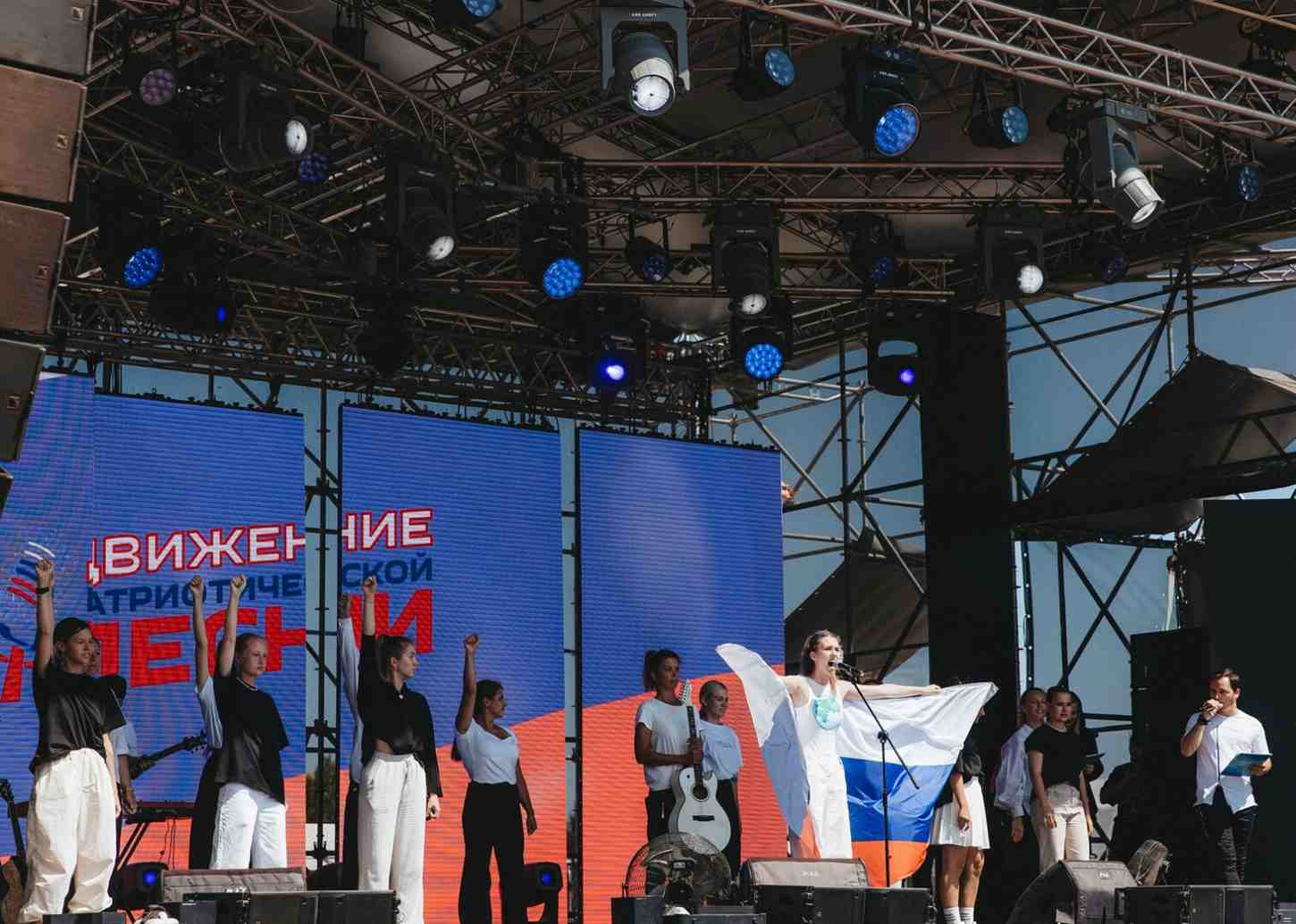 Стаття: Росіяни зобов’язують школярів в окупації вивчати пропагандистські пісні: у списку Shaman та Газманов