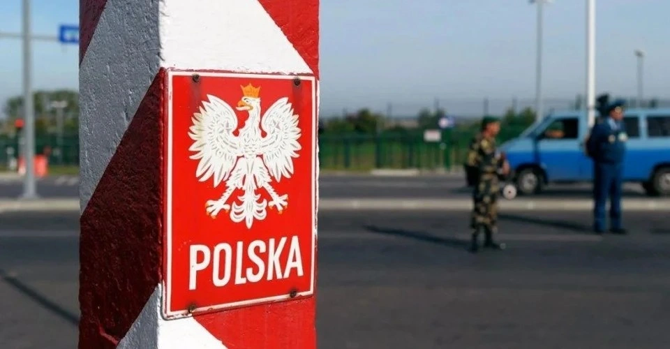 Стаття: Відсьогодні чоловіки до 23 років можуть виїжджати з України за кордон