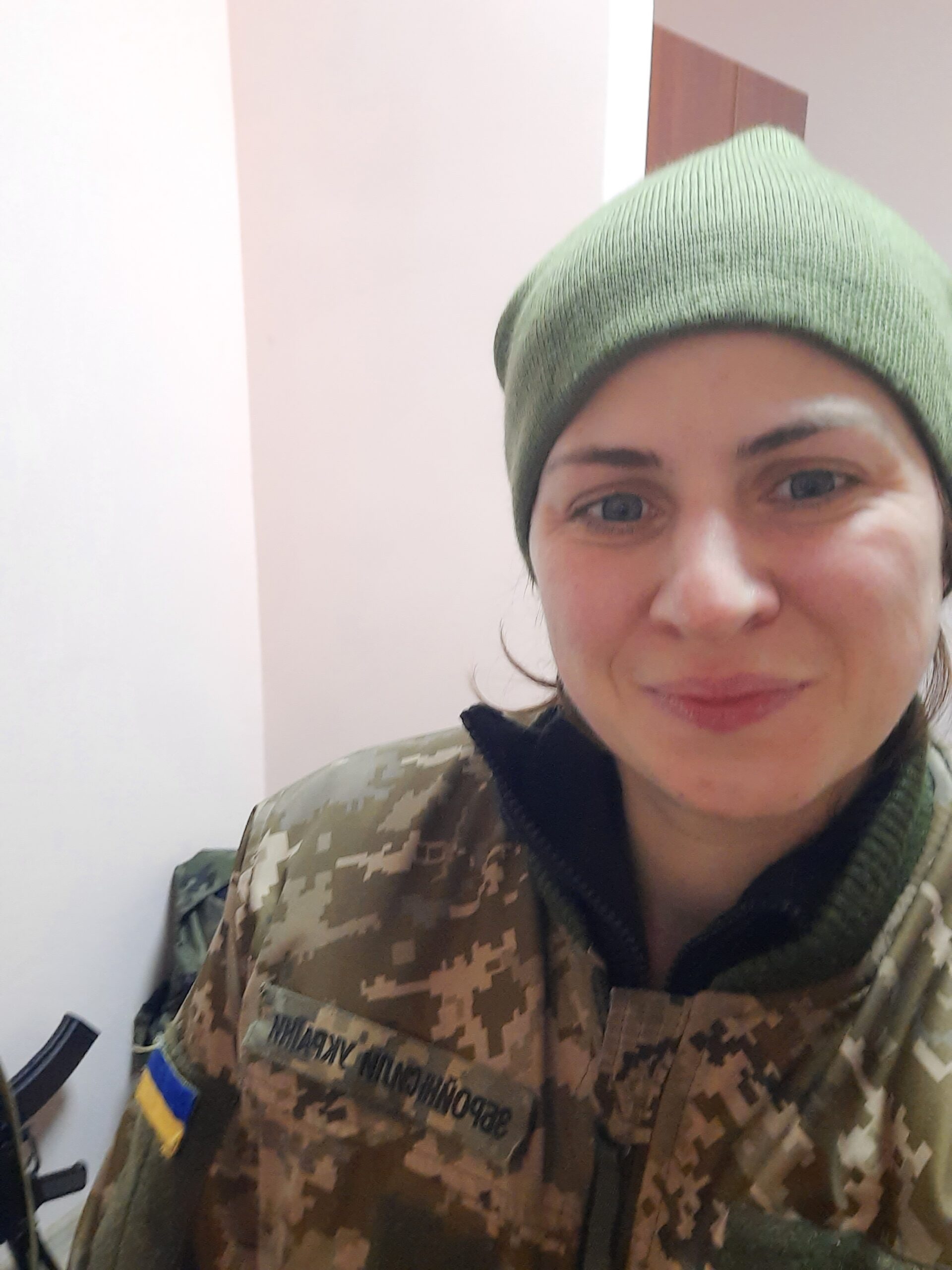 Зображення посту: «Ти повертаєшся з фронту, але — в місто, яке бомбардують»: історія ветеранки Катерини Котлярової