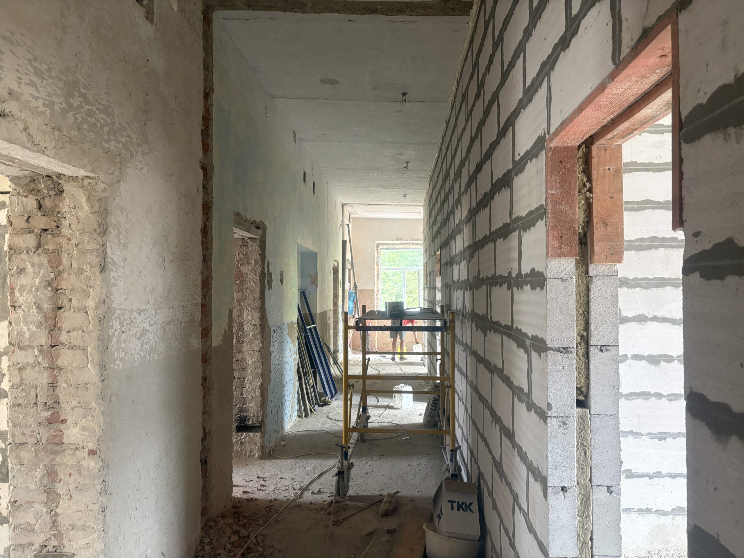 Зображення посту: Втеча в нікуди. Як відсутність житла змушує повертатися в зону бойових дій — і хто допомагає знайти дім у тилу