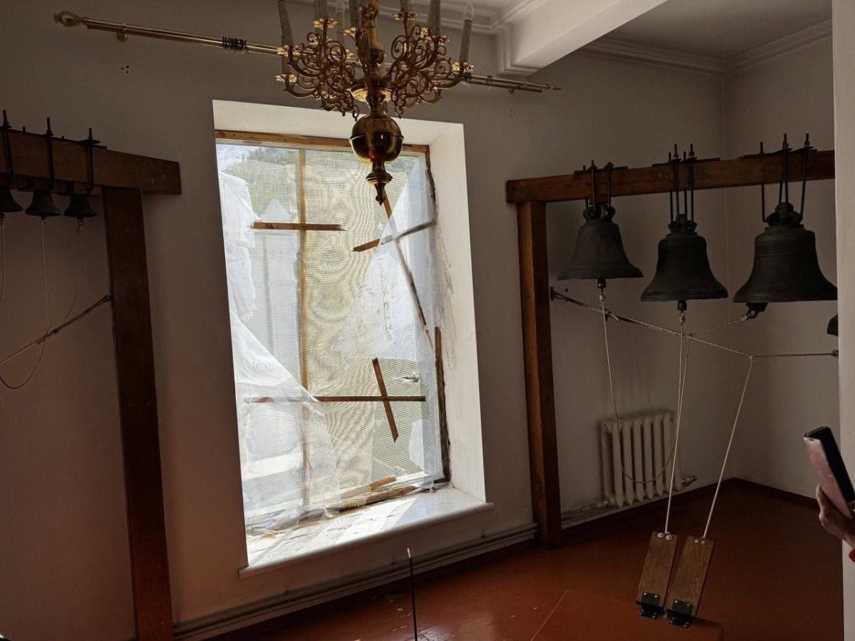 Зображення посту: У Святогірську окупанти пошкодили обстрілом Свято-Успенську лавру