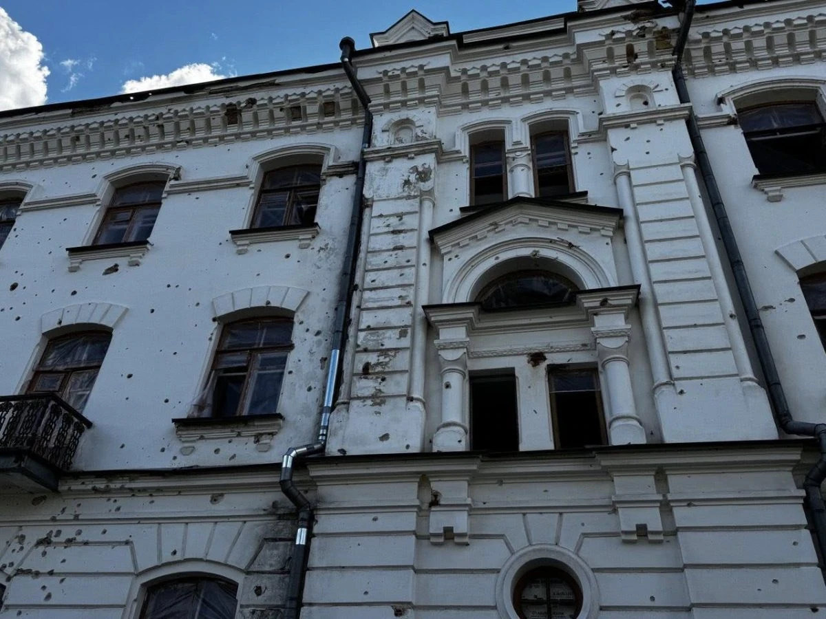 Стаття: У Святогірську окупанти пошкодили обстрілом Свято-Успенську лавру