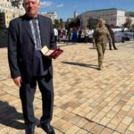 Зображення посту: До Дня незалежності президент України нагородив залізничника з Донеччини