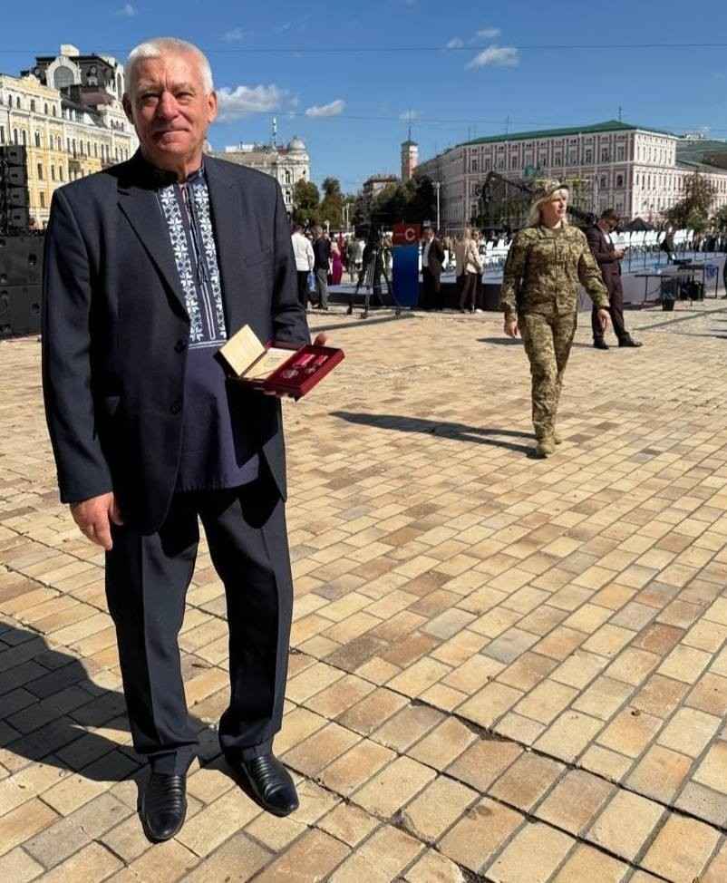 Зображення посту: До Дня незалежності президент України нагородив залізничника з Донеччини