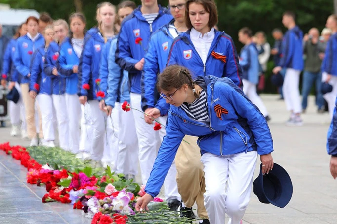 Стаття: Росіяни змусили дітей з фейкового «Артека» звернутися до ООН