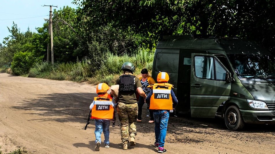 Зображення посту: З Дружківки та чотирьох сіл Андріївської громади примусово евакуюватимуть родини з дітьми