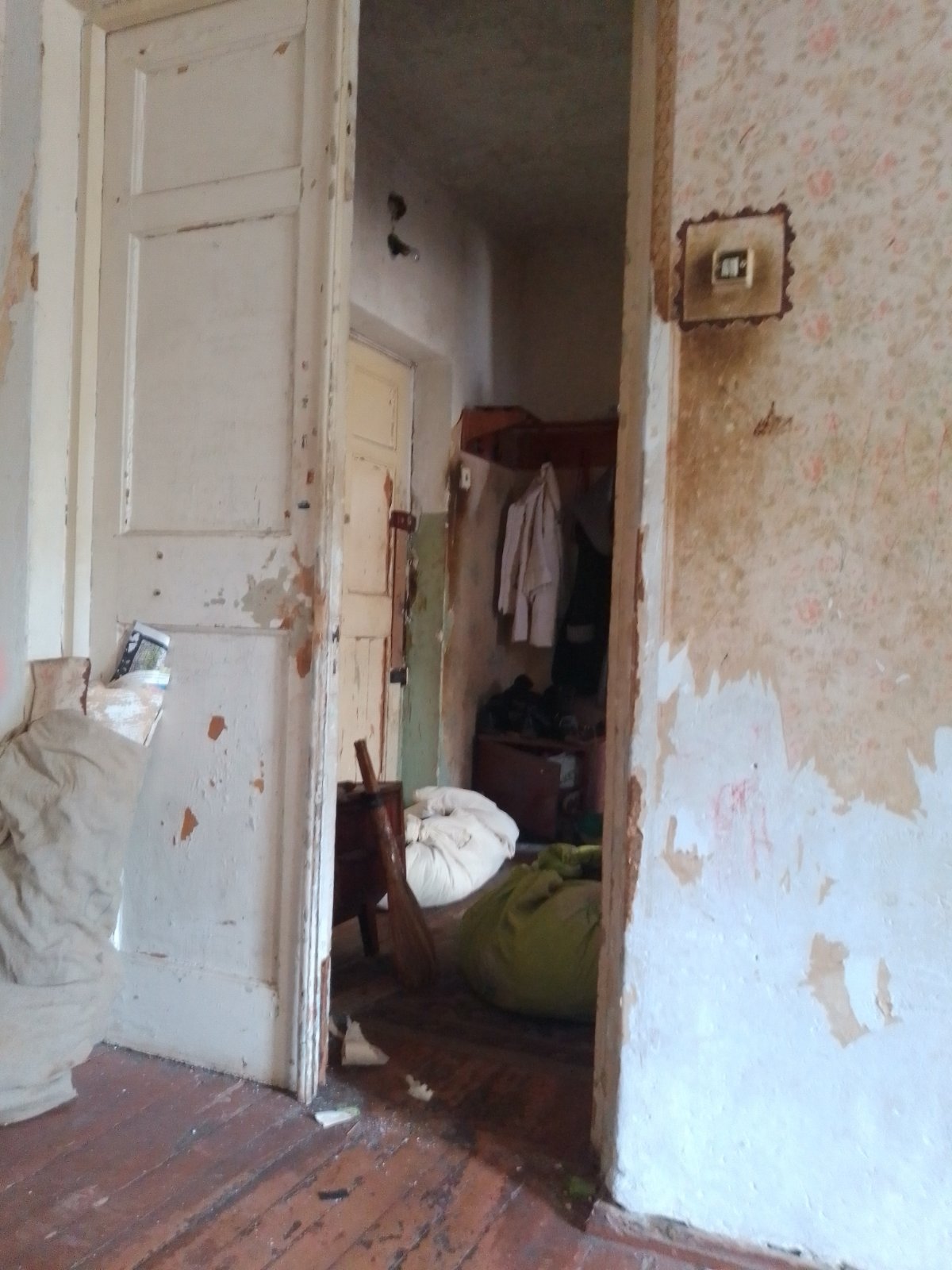 Зображення посту: Втеча в нікуди. Як відсутність житла змушує повертатися в зону бойових дій — і хто допомагає знайти дім у тилу