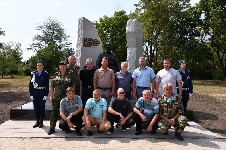 Зображення посту: В окупованому Довжанську на Луганщині встановили пам’ятник військовим РФ