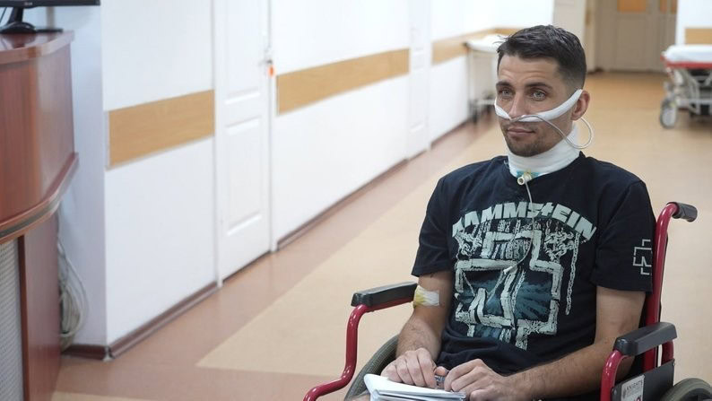 Стаття: П’ять діб йшов із перерізаним горлом: нацгвардієць врятувався після російського полону