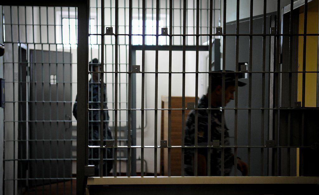 Стаття: На Луганщині окупанти готують колишніх в’язнів до війни проти України
