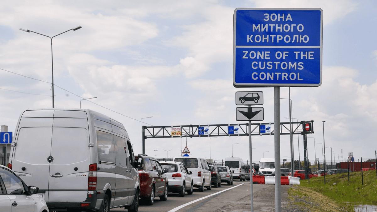 Стаття: У Верховній Раді зареєстрували законопроєкт про скасування всіх обмежень на виїзд чоловіків за кордон