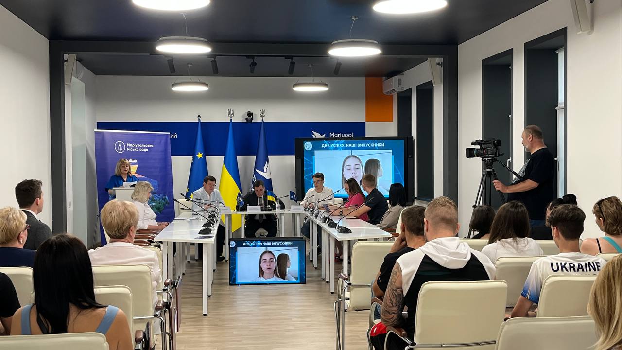 Стаття: У Києві стартував набір у маріупольські школи, які виходять на навчання офлайн