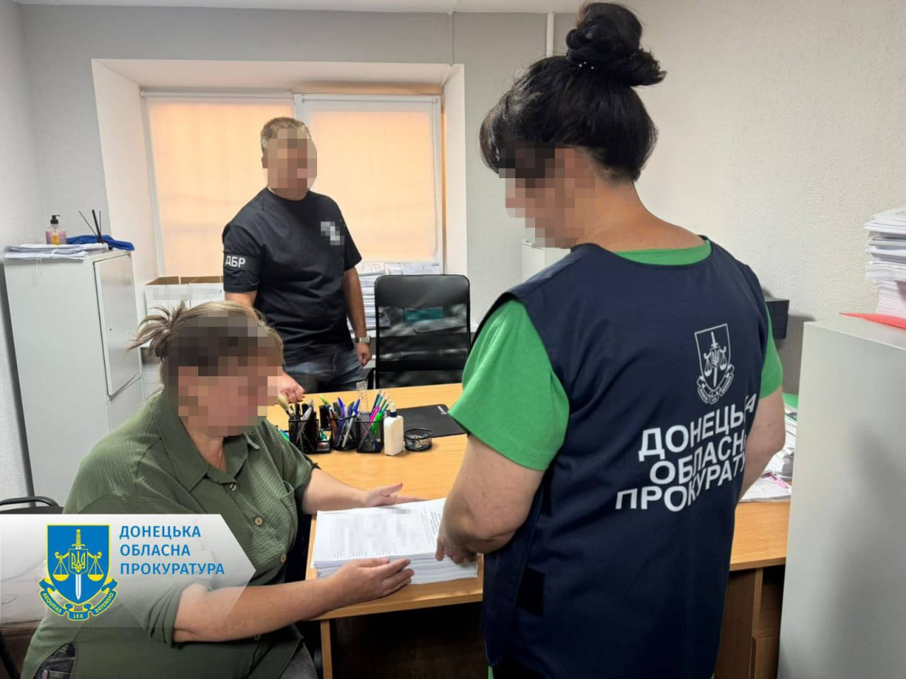 Зображення посту: Фальсифікації в освітній та медичній сферах: 20 чиновників Донеччини отримали підозри